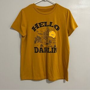 Cute! Hello darlin t shirt women’s size medium gold mustard desert cactus print